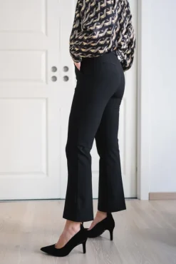 Clara Crop 285 Black Glow