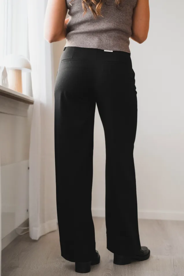 Dena 285 Black Regular