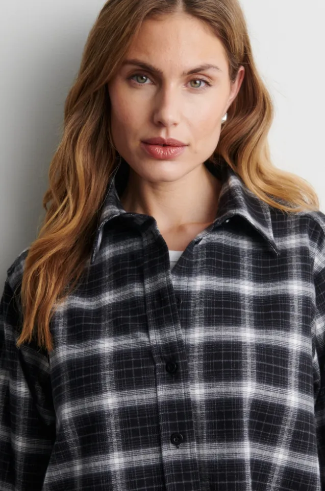 Genola Shirt Black