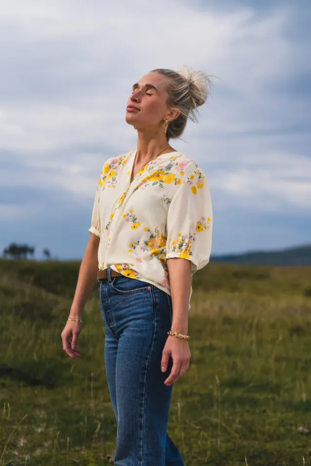 Irene 2/4 Shirt Mimosa Flower
