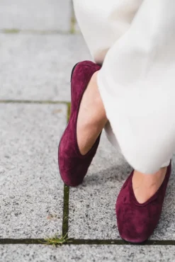 Leni Cherry Lacq Suede