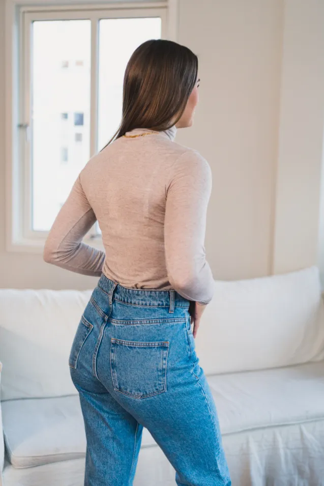 Perfect Line Cashmere Turtleneck Beige
