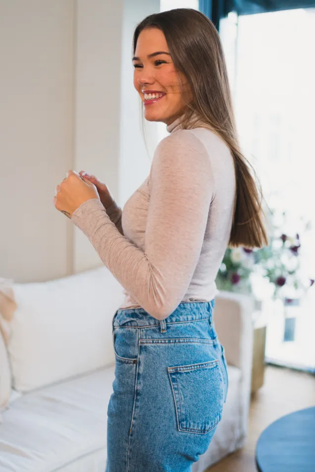 Perfect Line Cashmere Turtleneck Beige