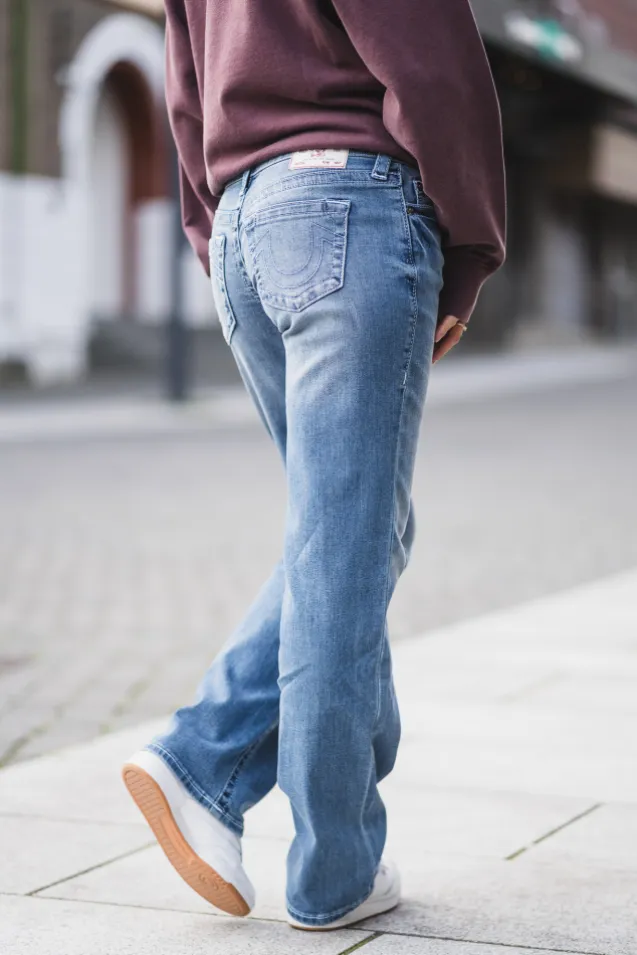 Sarah Low Rise Straight Medium Wash