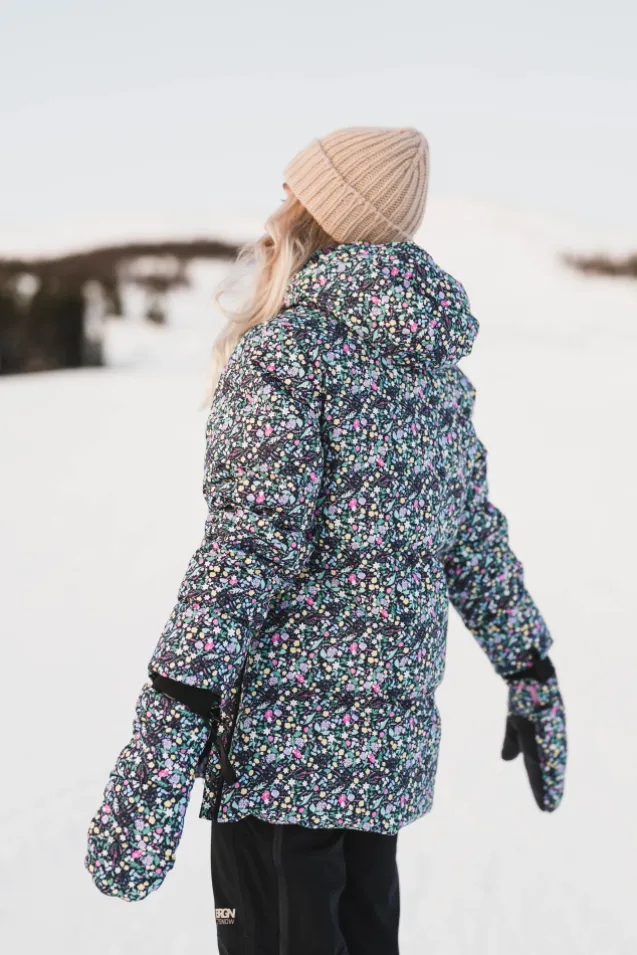 Snow Puffer Flower Black