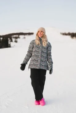 Snow Puffer Flower Black
