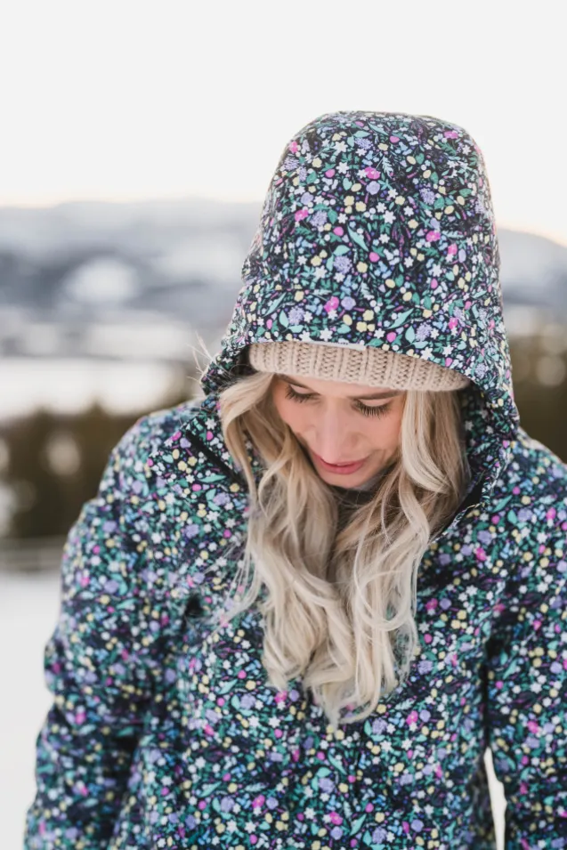 Snow Puffer Flower Black