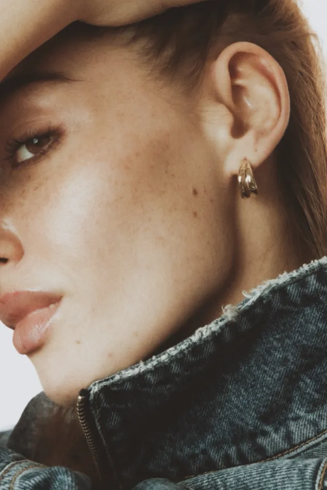The Curved Hoops Gold