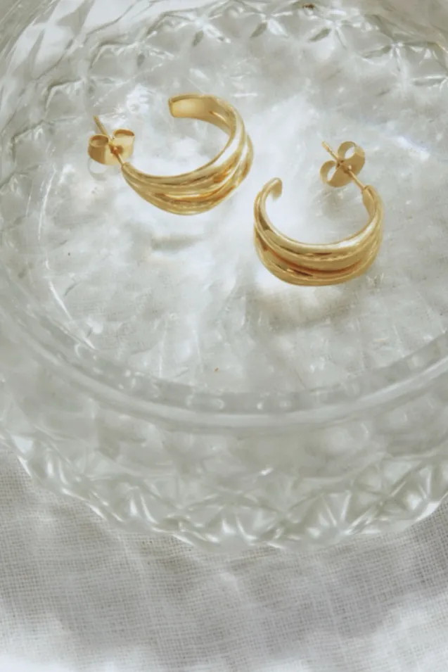 The Curved Hoops Gold
